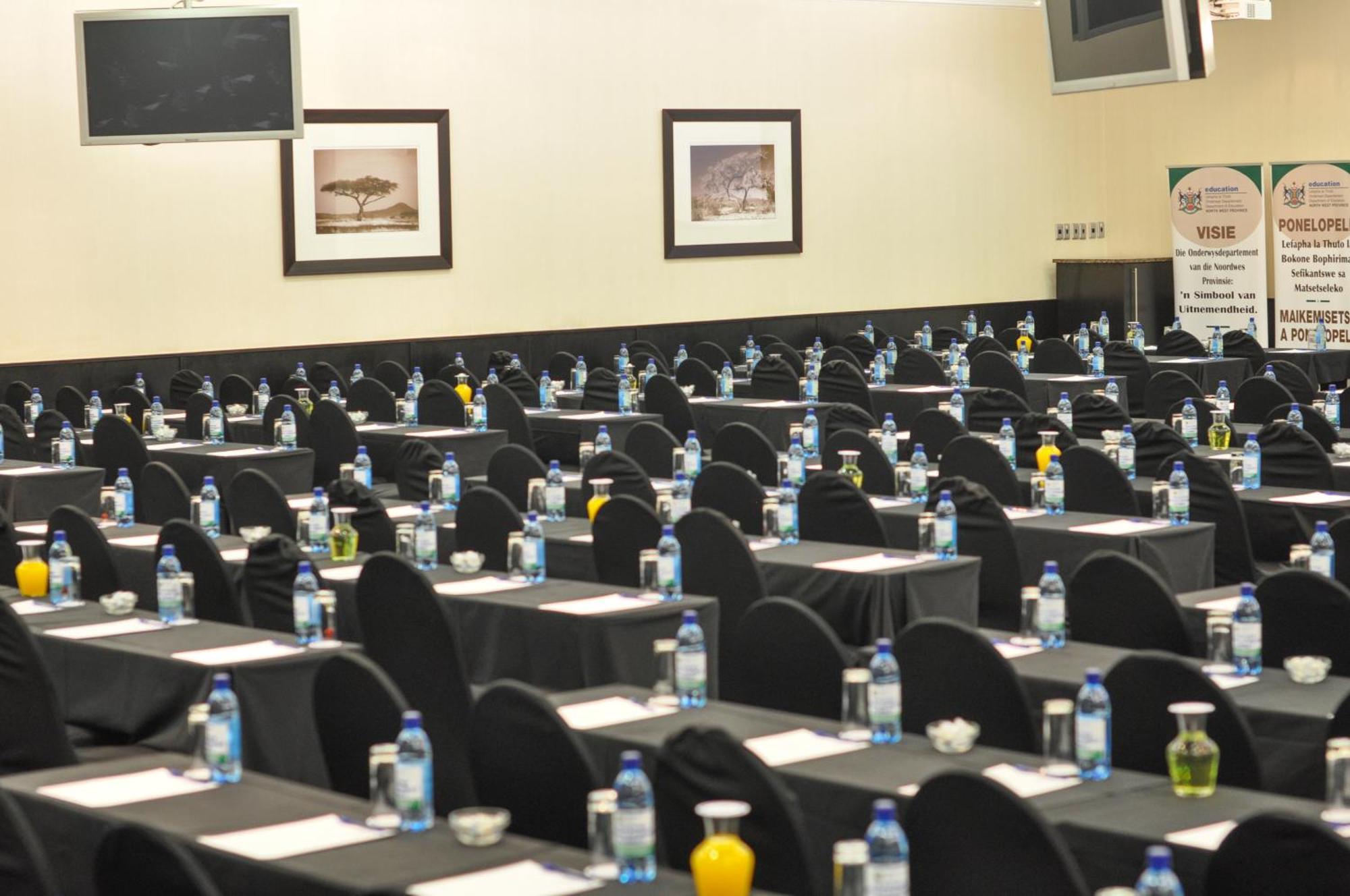 Safari Hotel & Convention Centre Rustenburg Eksteriør billede