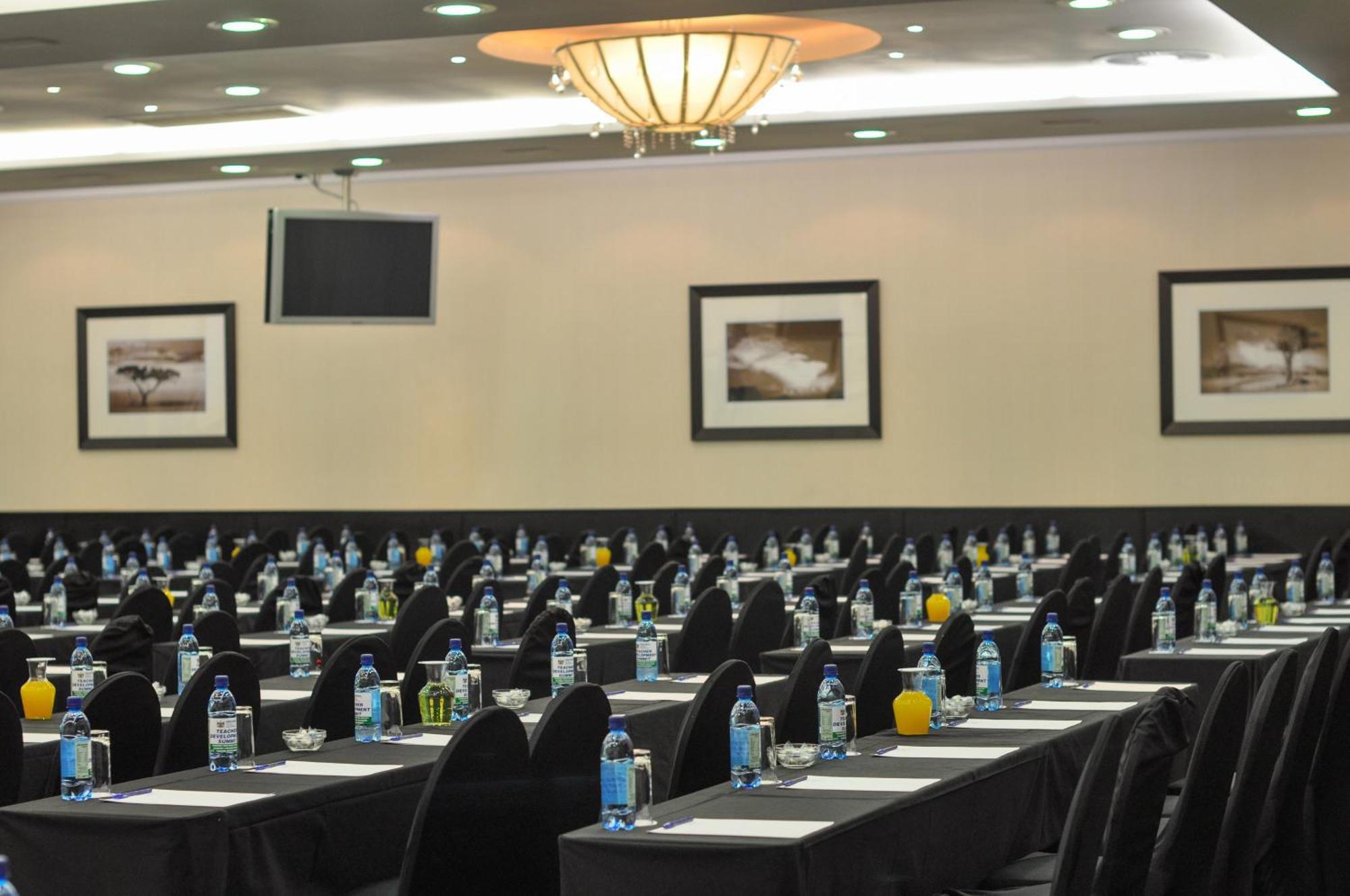 Safari Hotel & Convention Centre Rustenburg Eksteriør billede