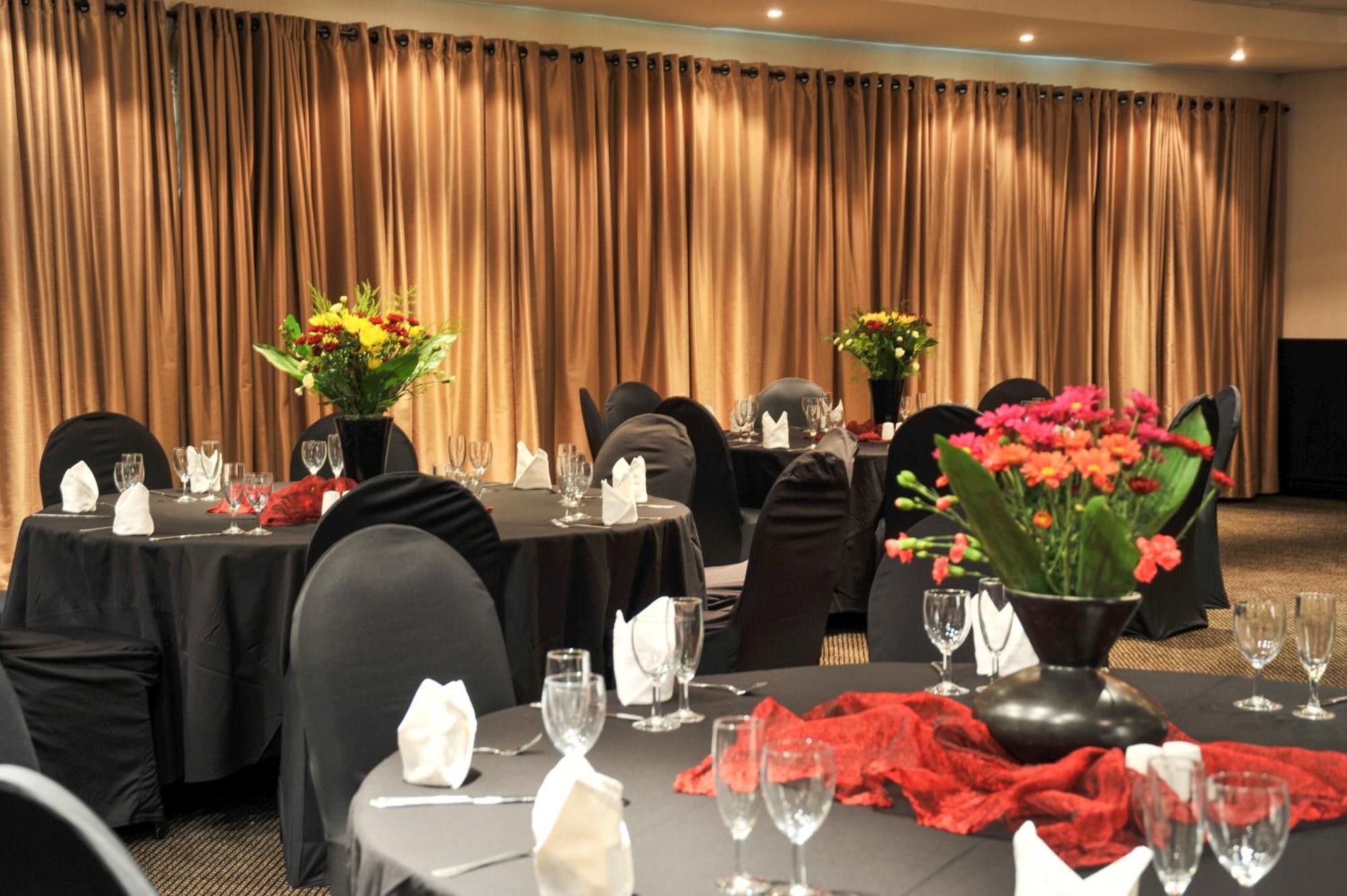 Safari Hotel & Convention Centre Rustenburg Eksteriør billede